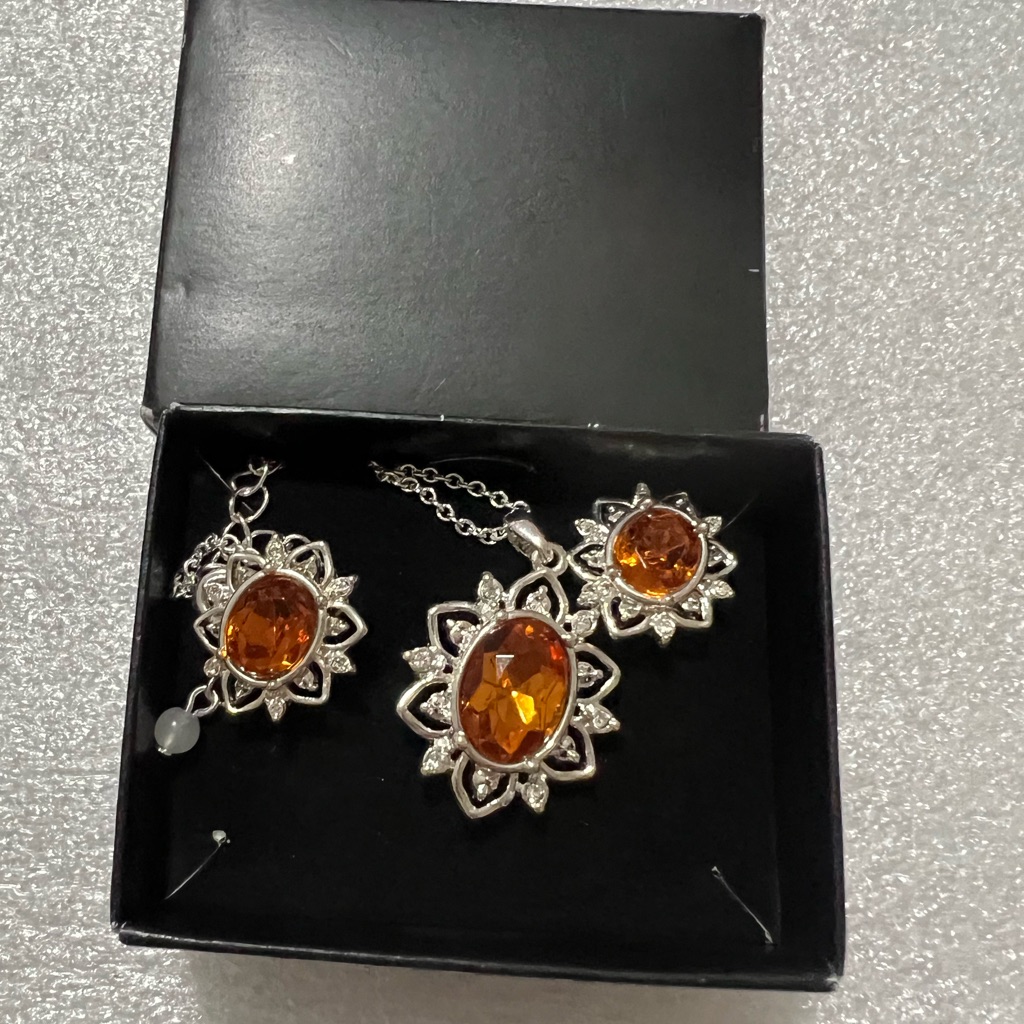 Beautiful Silver Tone With Brown Set Of Earring And Necklace Nwt In Ob Beautiful Silver Tone With Brown Set Of Earring And Necklace Nwt In Ob